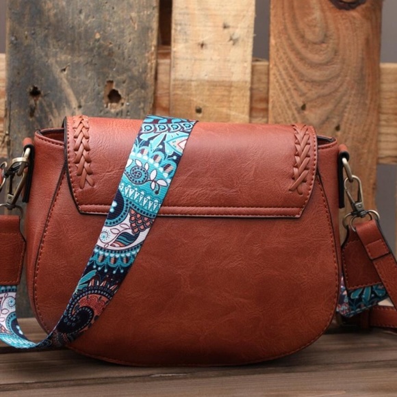 Boho vegan leather floral strap crossbody bag - Picture 8 of 9
